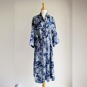 CABERNET Blue Floral Satin Bathrobe Medium